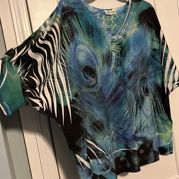 Blue Peacock pattern top - Picture 5 of 6